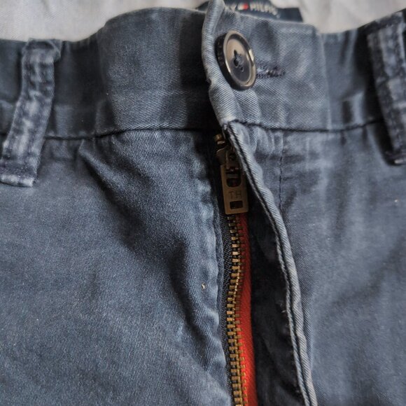 Tommy Hilfiger Men's Navy Shorts Embroidered Logo/Belt Loop, Size 34 - Picture 3 of 9